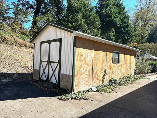 $317,500 | 260 Oakwood Drive, Elkin, NC 28621