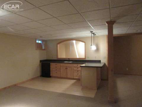 2095 Reid Road Flint, MI 48507 - Photo 14 of 18 20440744-13.JPG