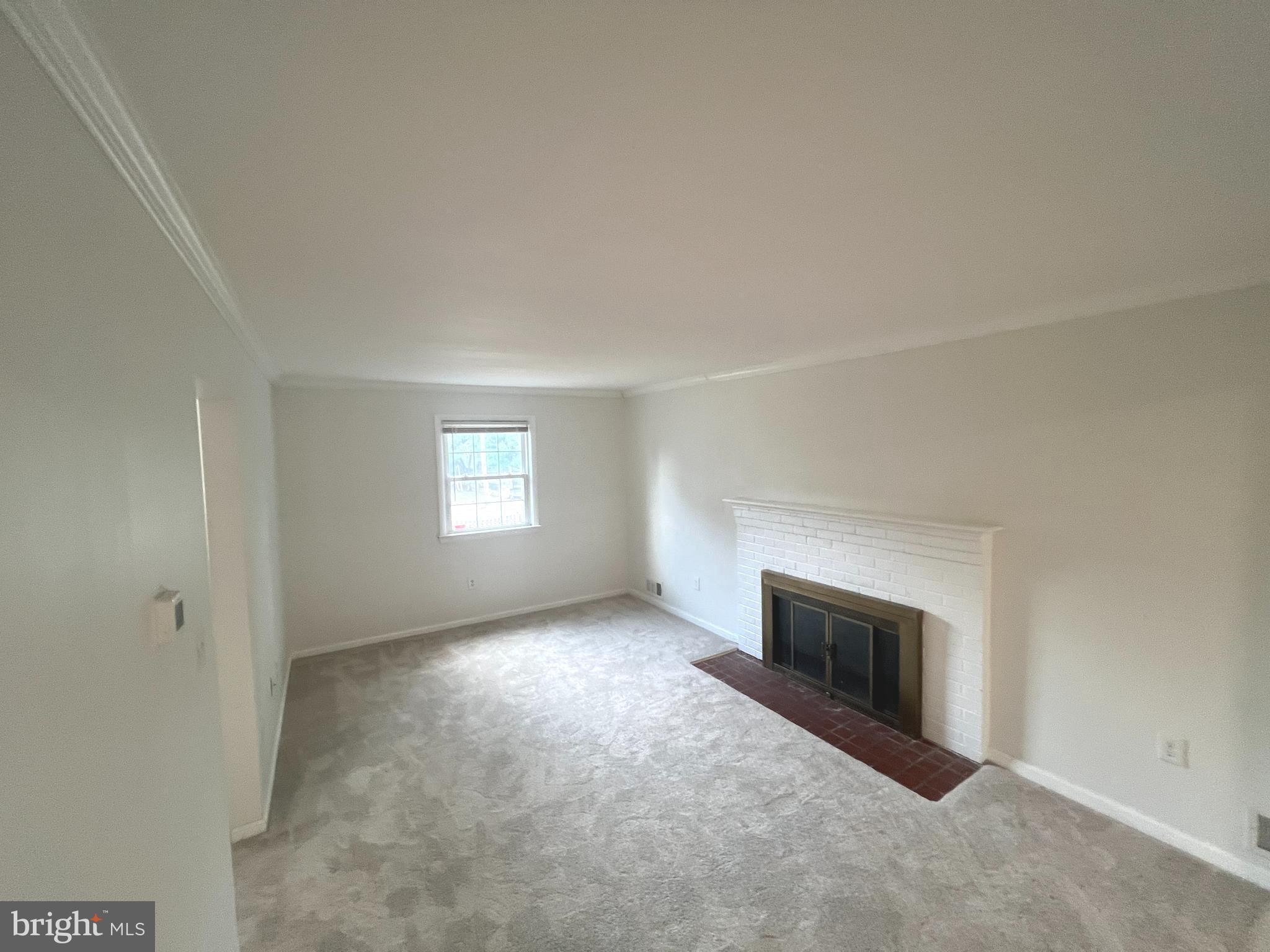 4517 North Carlin Springs Road Arlington, VA 22203 - Photo 5 of 21 an empty room with windows