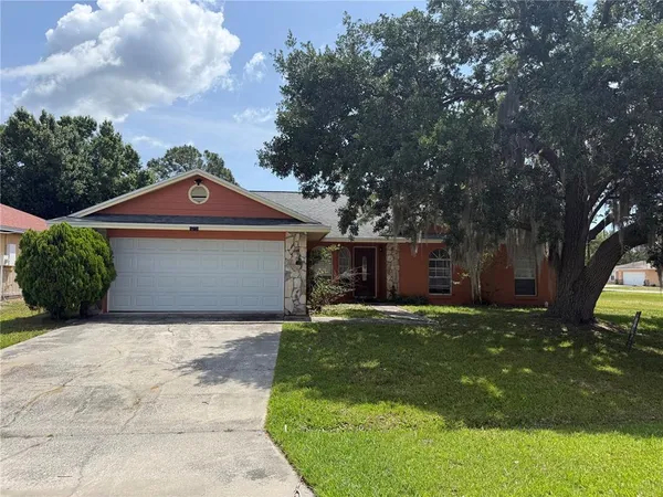 $1,800 | 925 Derbyshire Drive, Kissimmee, FL 34758