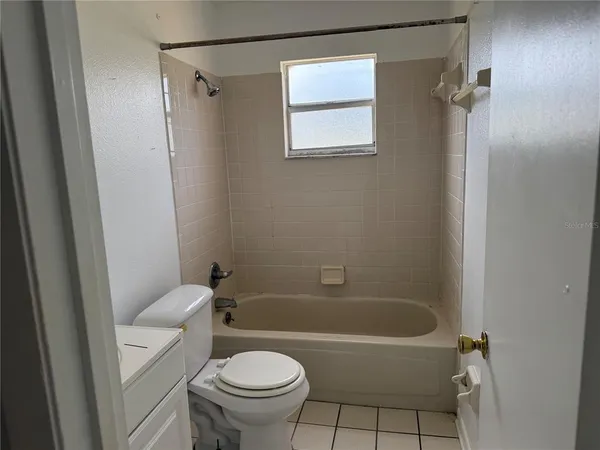$1,800 | 925 Derbyshire Drive, Kissimmee, FL 34758