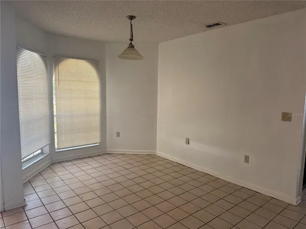 $1,800 | 925 Derbyshire Drive, Kissimmee, FL 34758