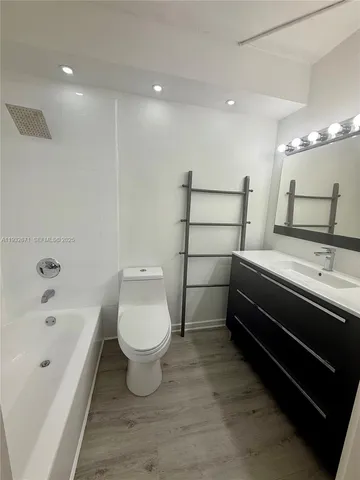 $2,350 | 9410 West Flagler Street, Unit 312, Miami, FL 33174