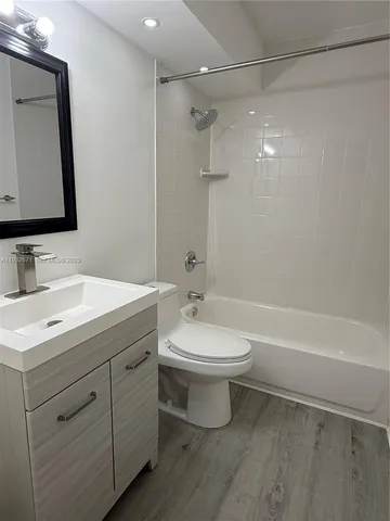 $2,350 | 9410 West Flagler Street, Unit 312, Miami, FL 33174