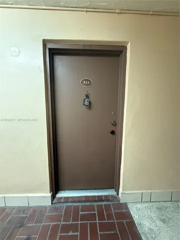 $2,350 | 9410 West Flagler Street, Unit 312, Miami, FL 33174