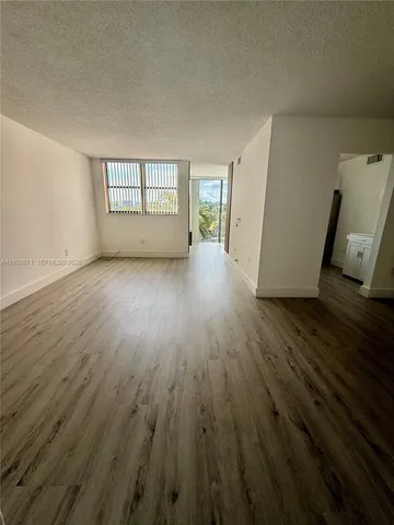 $2,350 | 9410 West Flagler Street, Unit 312, Miami, FL 33174