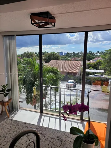 $2,350 | 9410 West Flagler Street, Unit 312, Miami, FL 33174