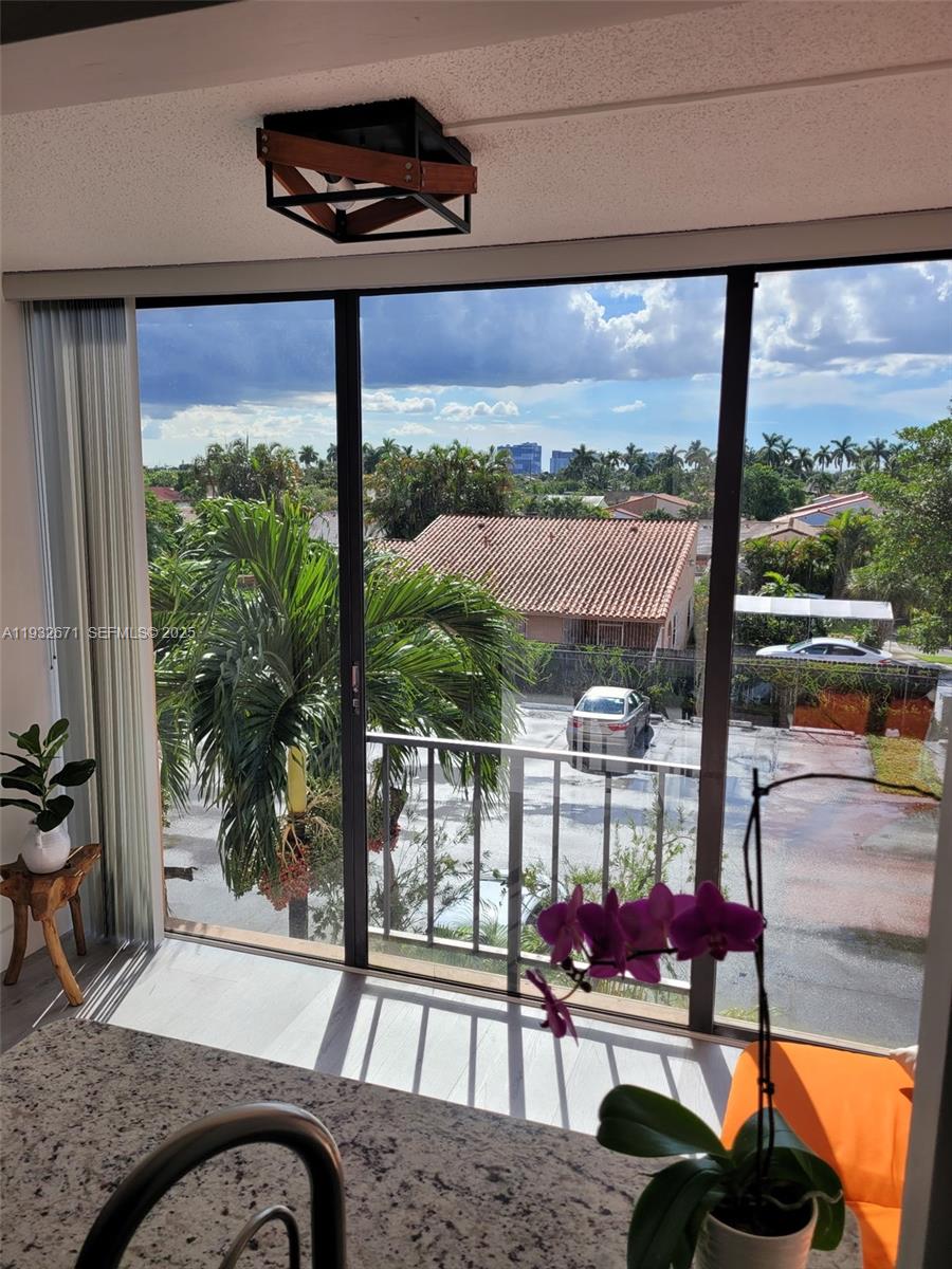 9410 West Flagler Street, Unit 312 Miami, FL 33174 - Photo 9 of 10