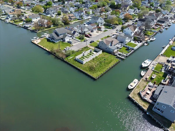 $690,000 | Undisclosed Address, Babylon, NY 11702