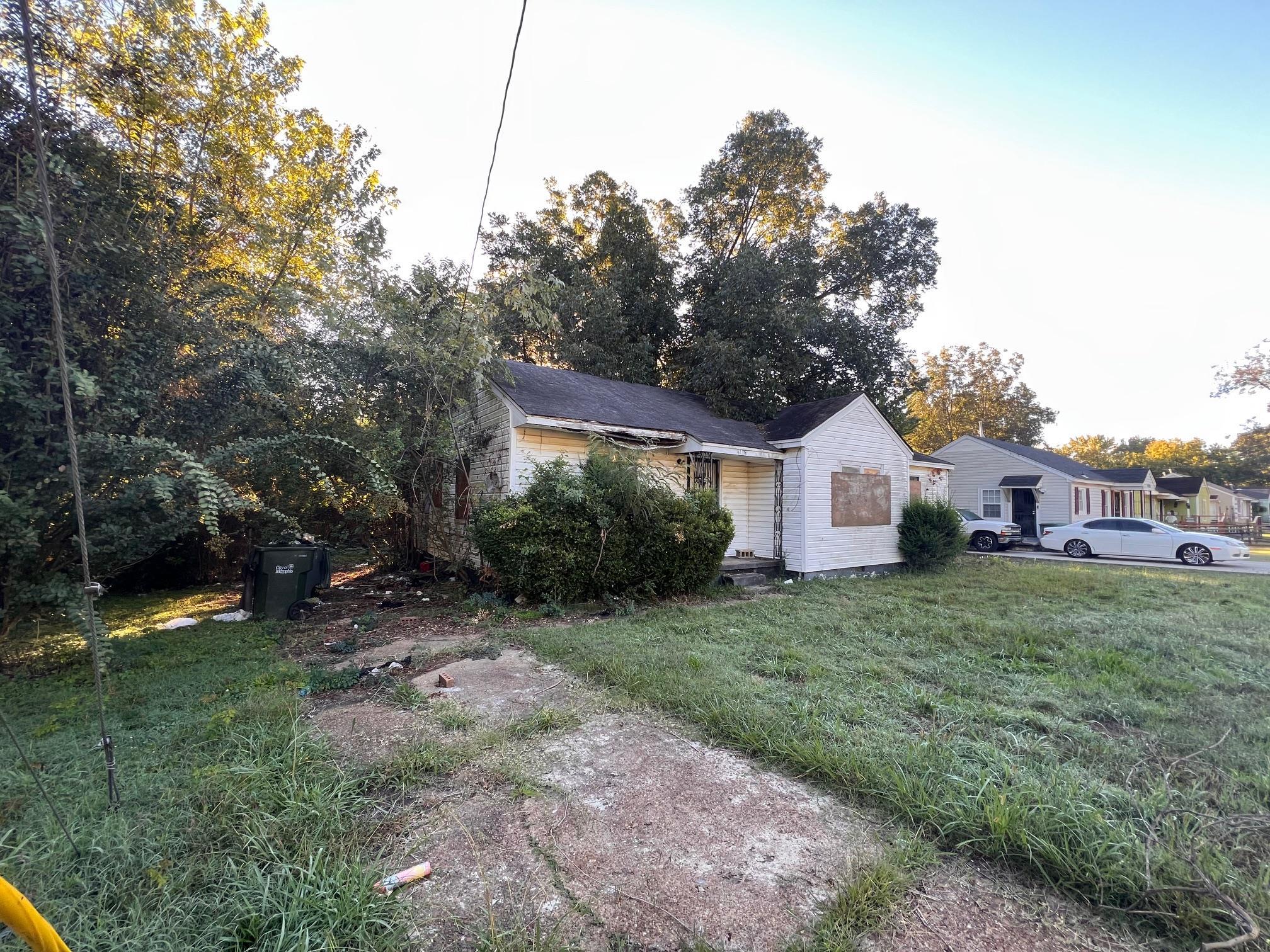 4728 Berta Road Memphis, TN 38109 - Photo 2 of 5 a view of a yard in front of a house
