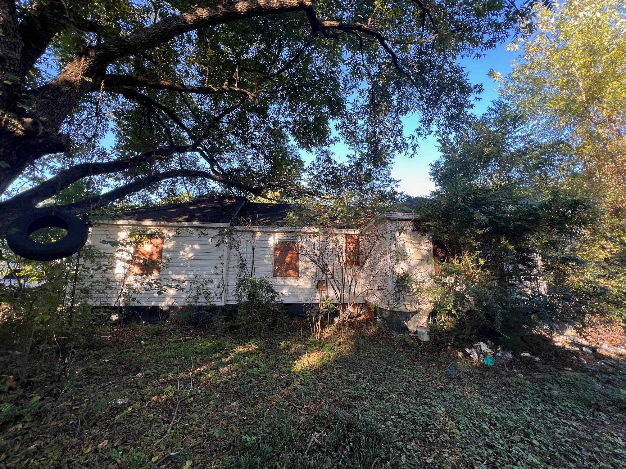 4728 Berta Road Memphis, TN 38109 - Photo 5 of 5 a view of a yard