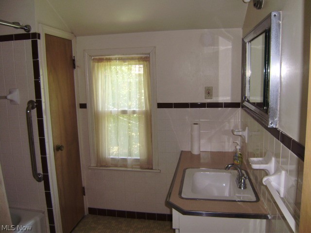 1484 South Noble Road Cleveland, OH 44121 - Photo 12 of 13