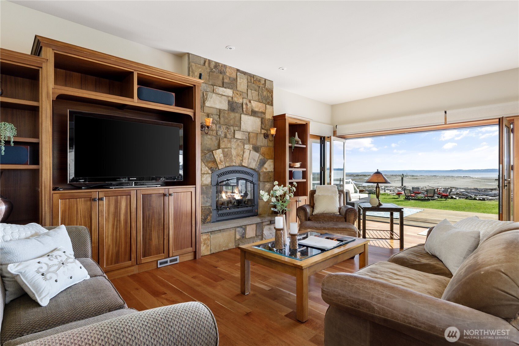 2638 Sunlight Beach Road Clinton, WA 98236 - Photo 7 of 38 Gallery Image 7