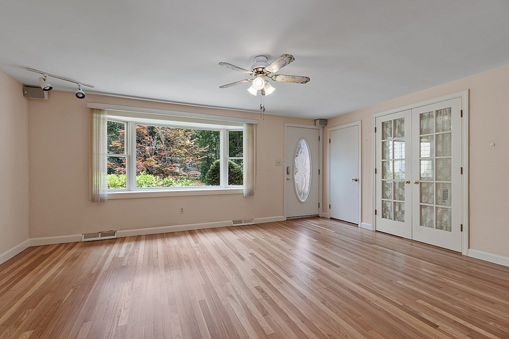 3 Galloway Road Chelmsford, MA 01824 - Photo 3 of 42