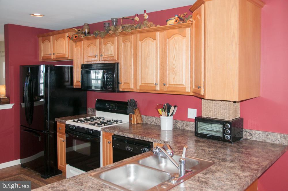 634 Wallingford Road Lititz, PA 17543 - Photo 3 of 19