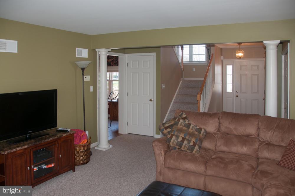 634 Wallingford Road Lititz, PA 17543 - Photo 7 of 19