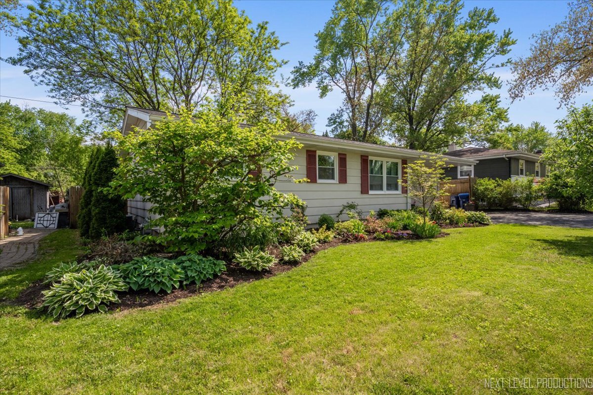 1607 Oak Street St. Charles, IL 60174 - Photo 2 of 21