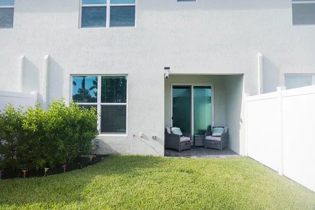 a view of a house with backyard and porch