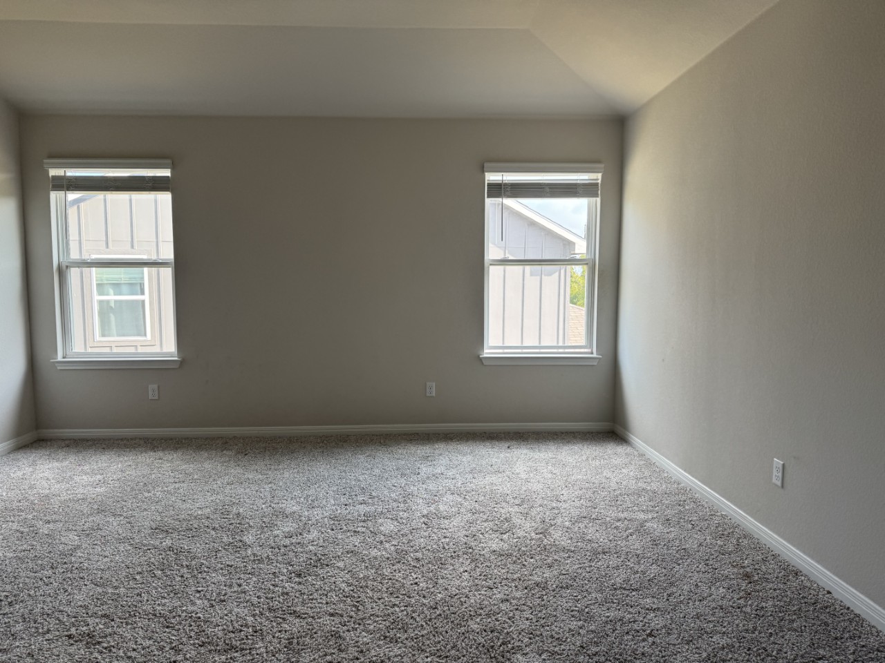11509 Copperstone Avenue, Unit 92 Austin, TX 78748 - Photo 9 of 11 an empty room with a window