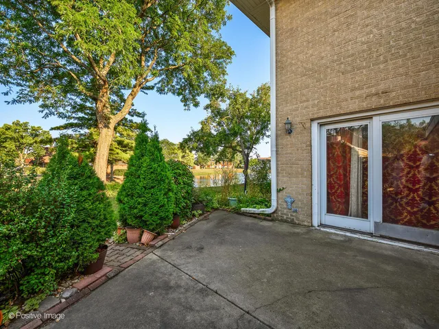 $249,900 | 1322 South New Wilke Road, Unit 1C, Arlington Heights, IL 60005