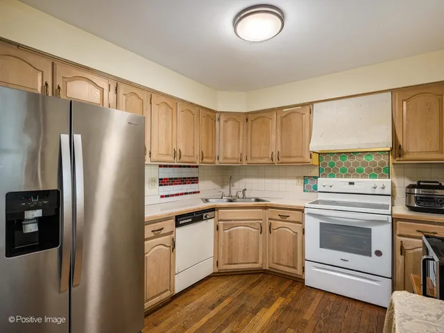 $249,900 | 1322 South New Wilke Road, Unit 1C, Arlington Heights, IL 60005