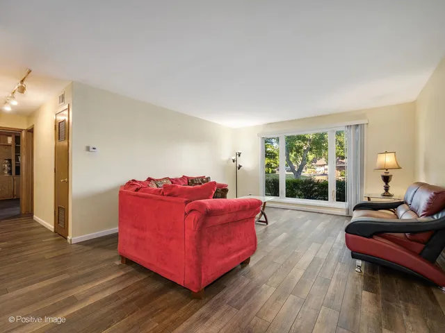 $249,900 | 1322 South New Wilke Road, Unit 1C, Arlington Heights, IL 60005