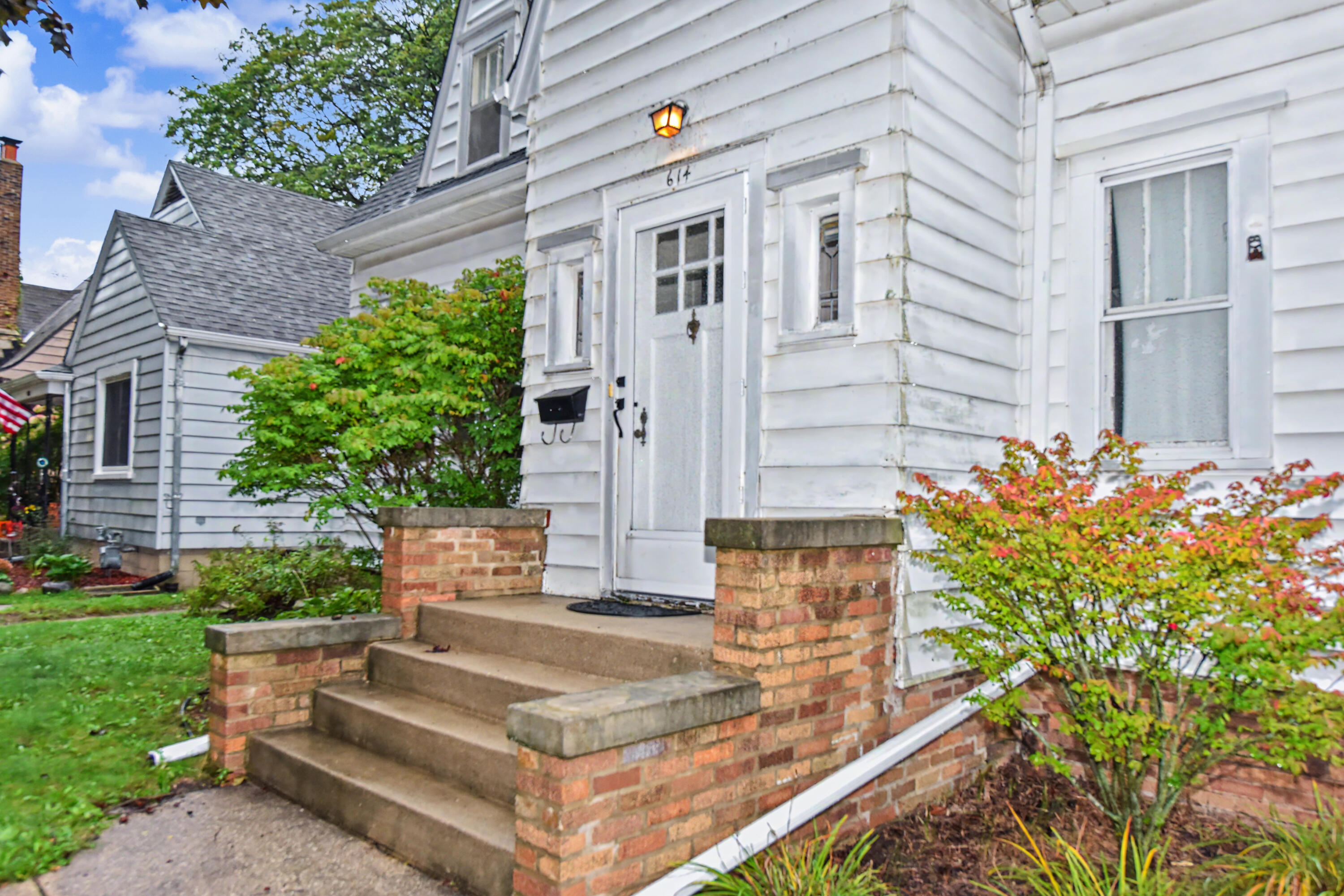 614 Wolff Street Racine, WI 53402 - Photo 3 of 34 WIS_5215