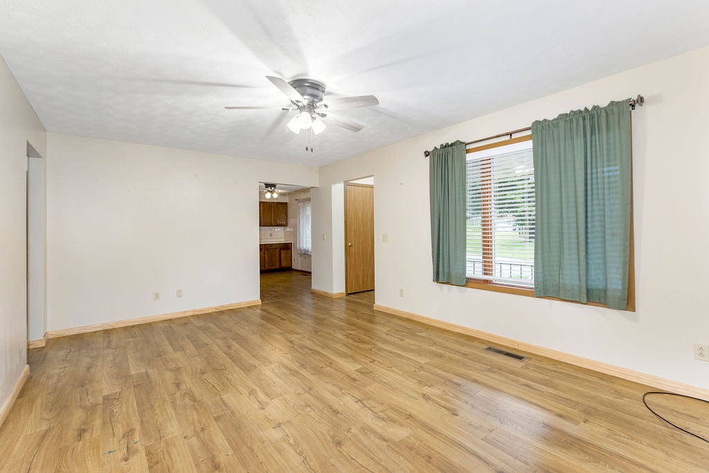 1143 Derby Road Springfield, OH 45503 - Photo 4 of 21