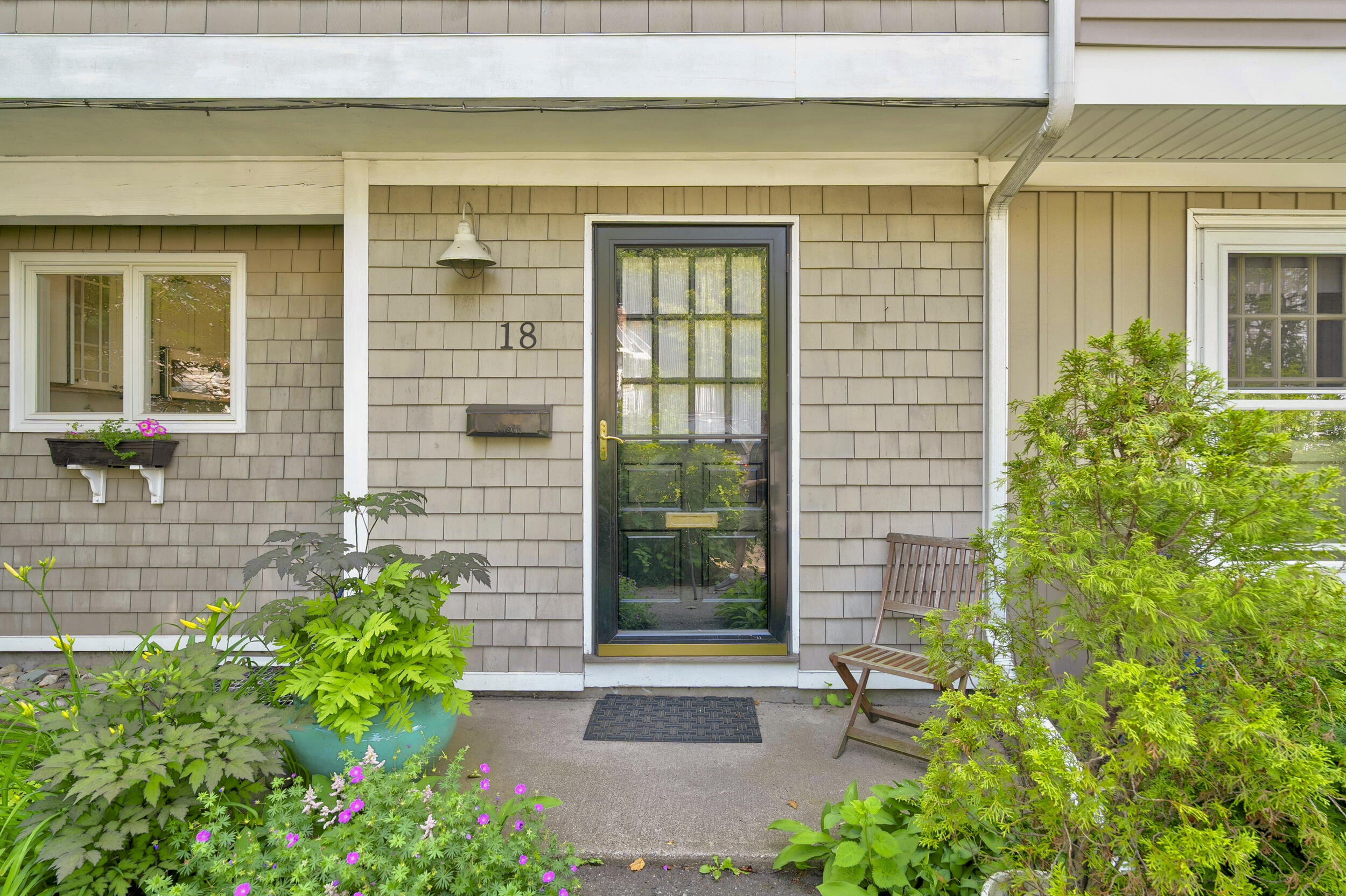 18 Ponce Street Portland, ME 04101 - Photo 9 of 32 Front entry