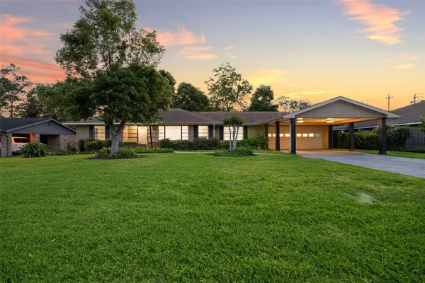 $759,000 | 1309 Centennial Drive, Houston, TX 77055