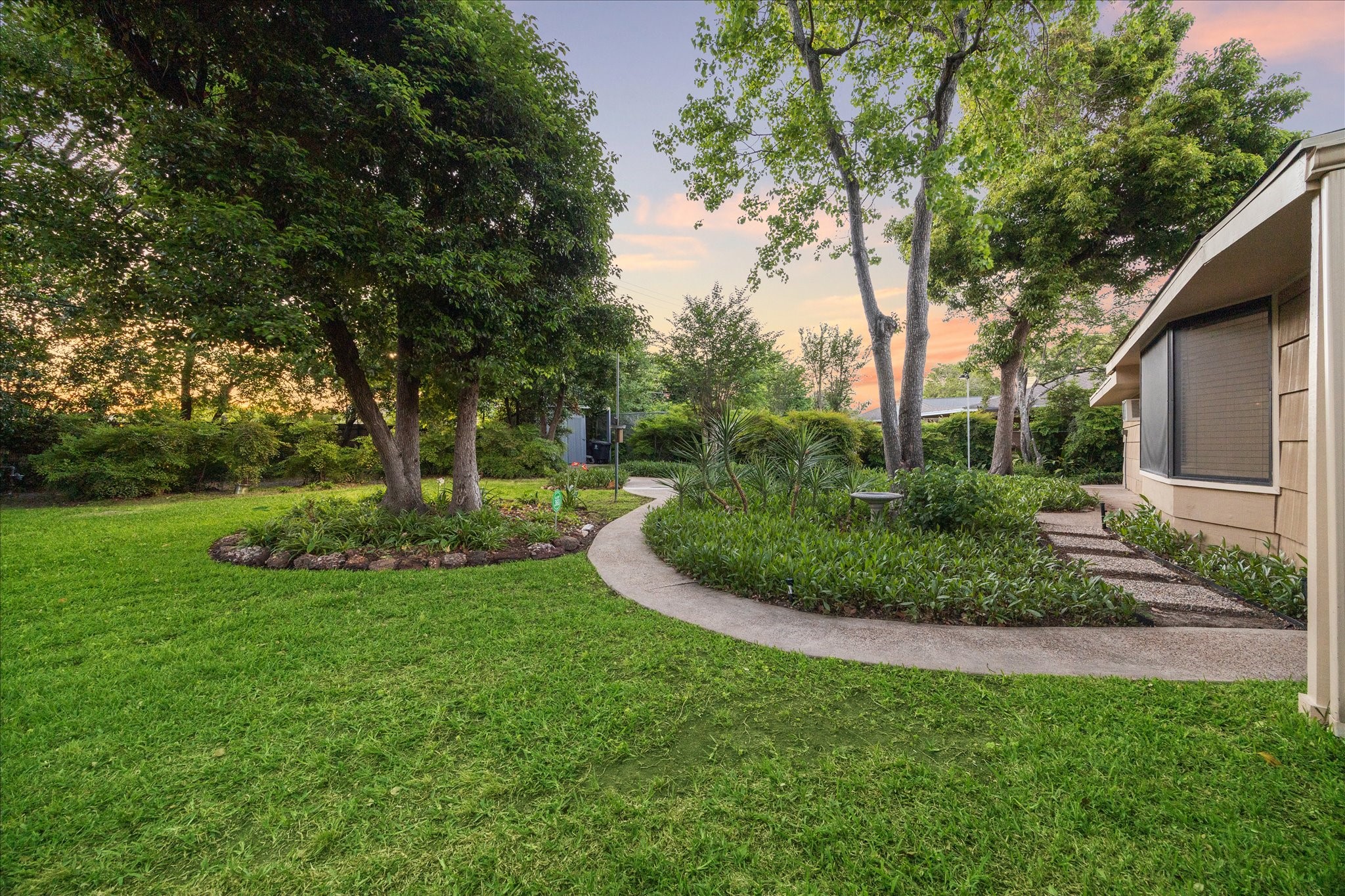 1309 Centennial Drive Houston, TX 77055 - Photo 27 of 33 a view of a garden with large trees