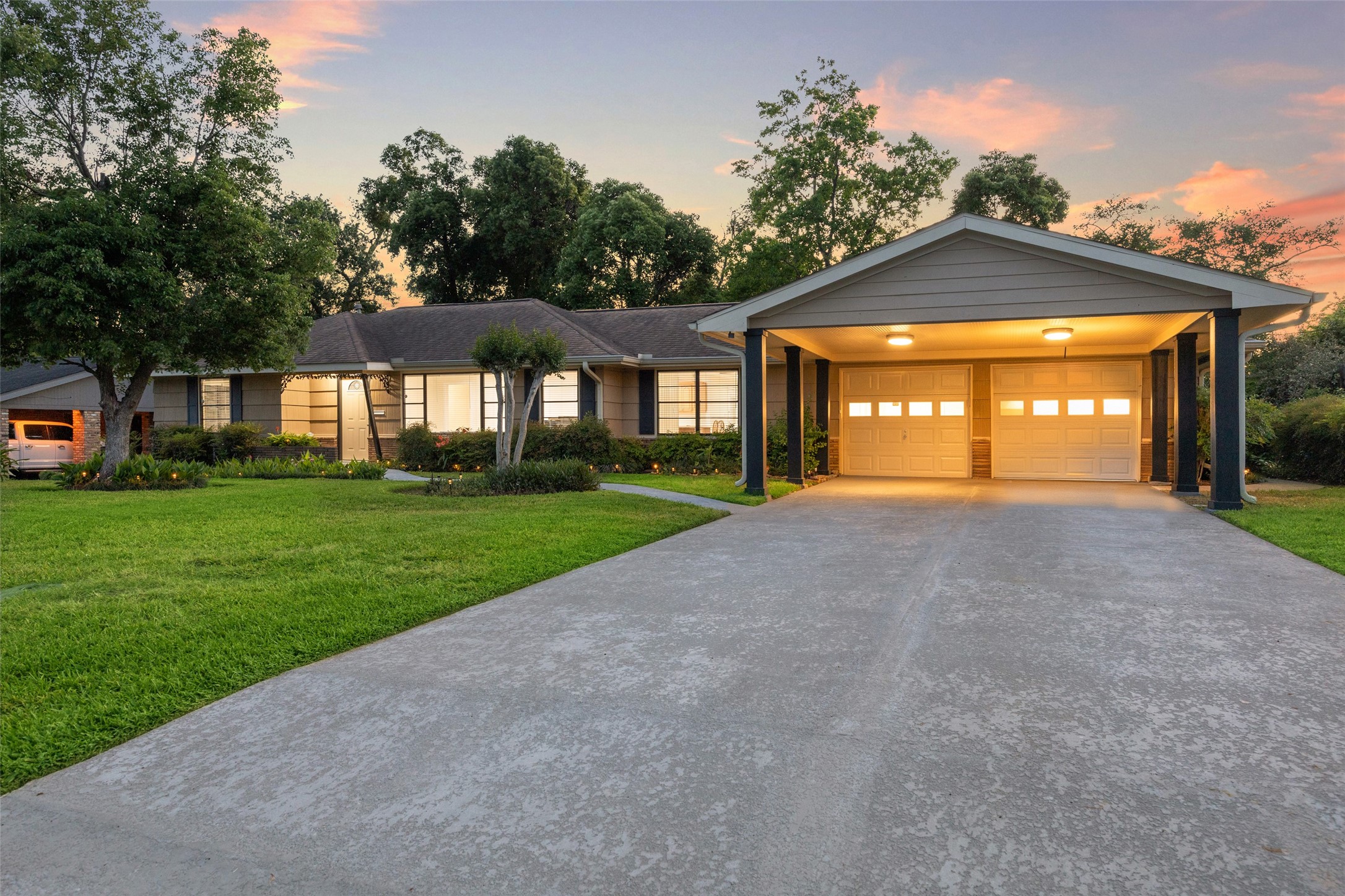 1309 Centennial Drive Houston, TX 77055 - Photo 3 of 33 a front view of house with yard and green space