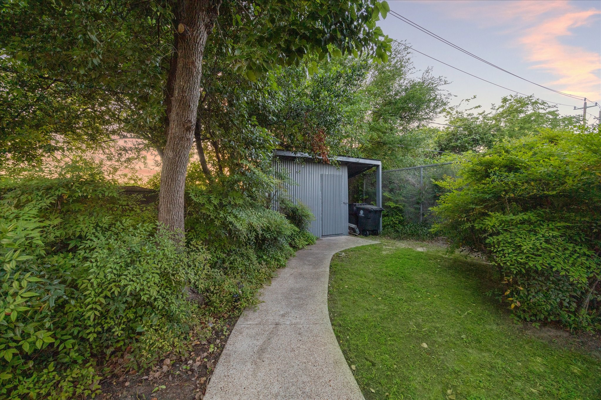 1309 Centennial Drive Houston, TX 77055 - Photo 33 of 33 a view of a back yard