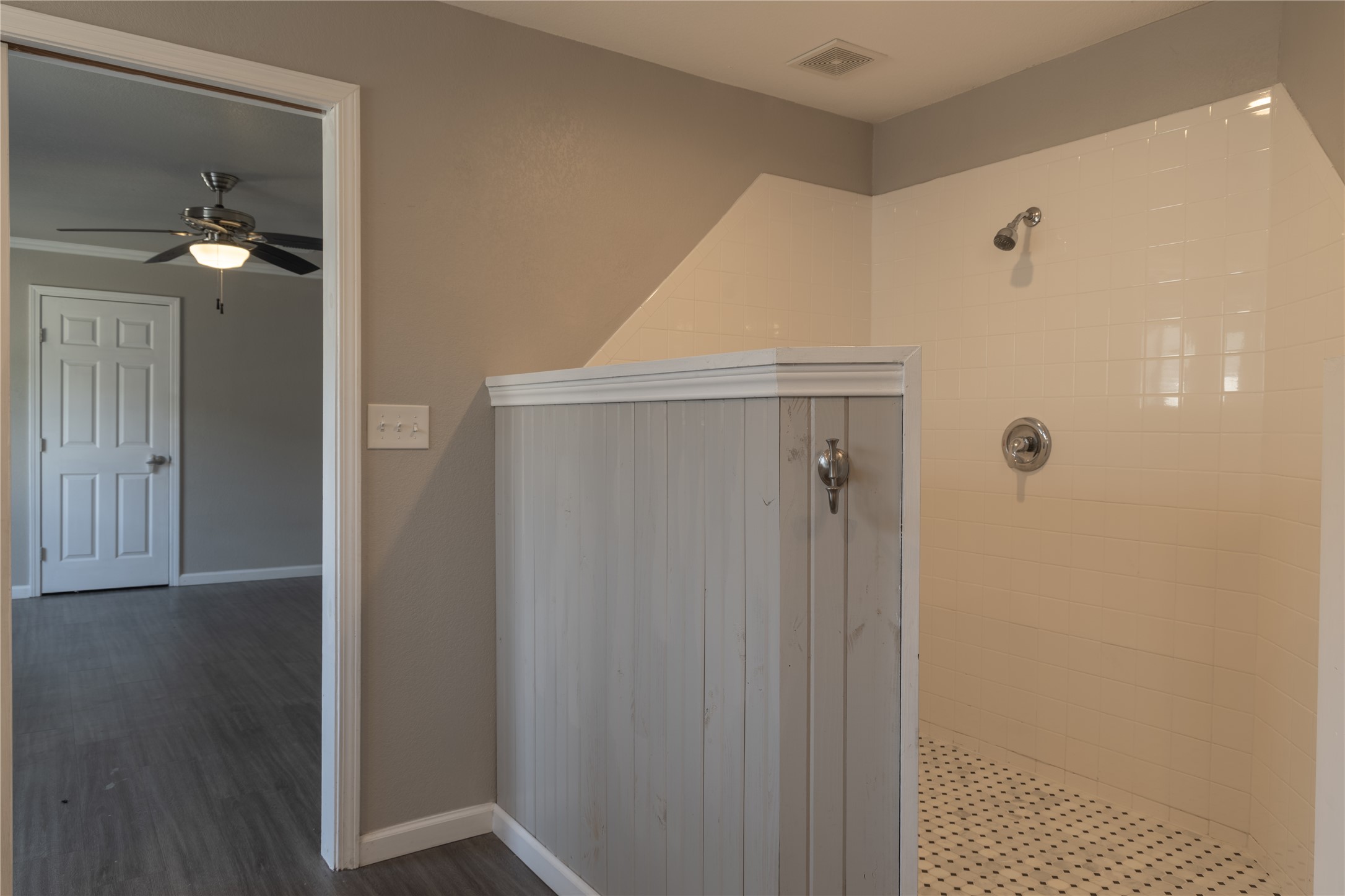 120 Erskine Ferry Road Seguin, TX 78155 - Photo 15 of 26 a view of a hallway with wooden floor