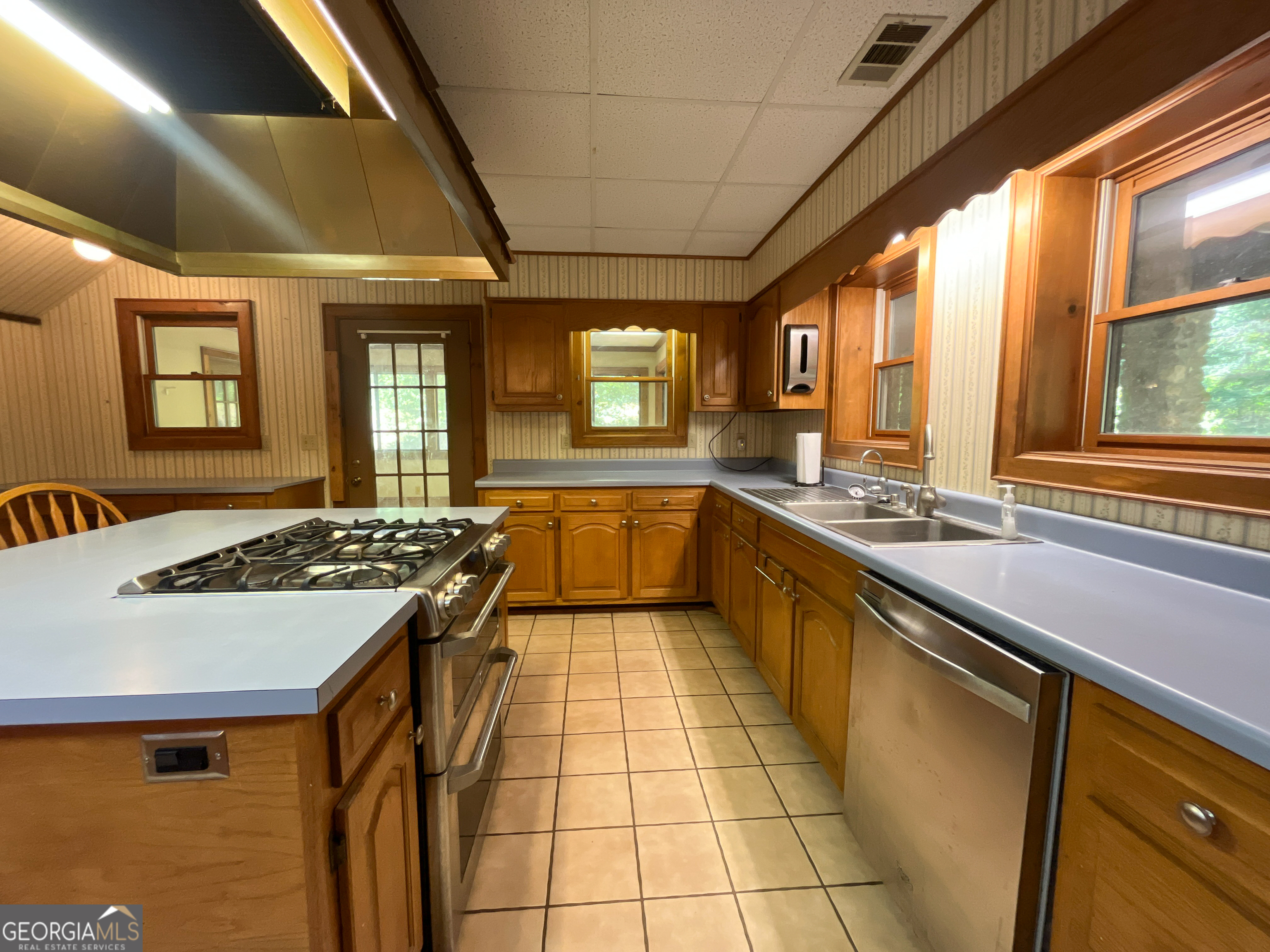 3222 Highway 80 Dublin, GA 31021 - Photo 15 of 49 a kitchen with stainless steel appliances granite countertop a sink and a stove