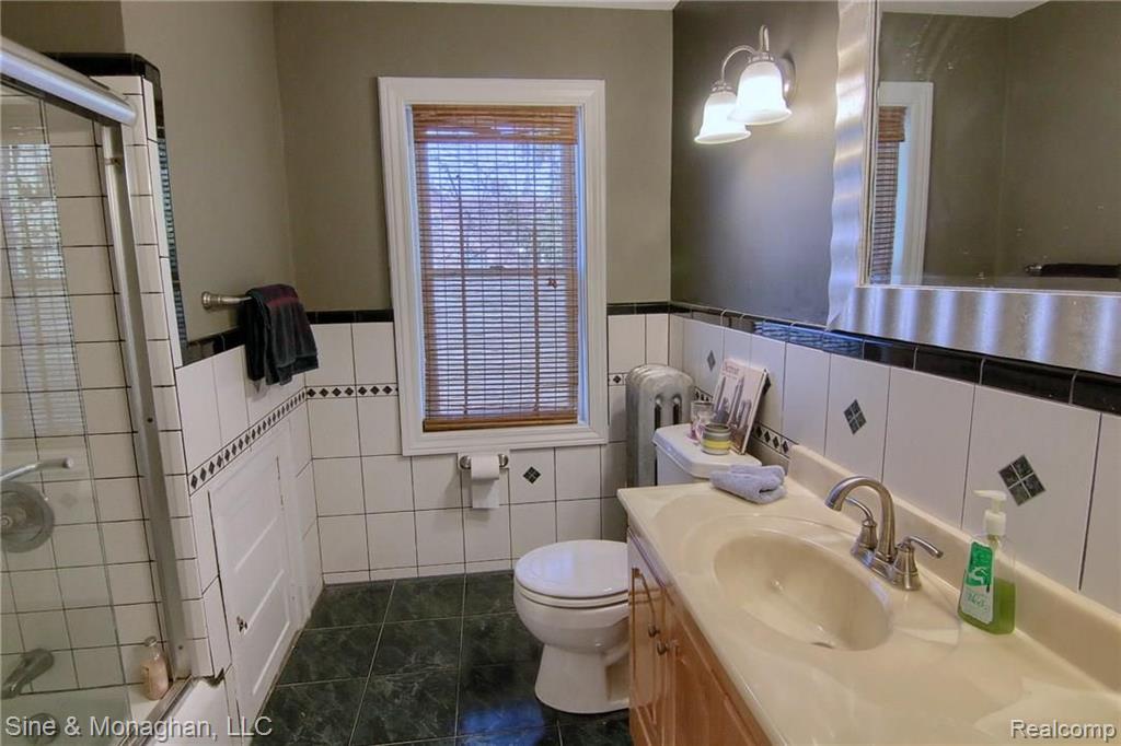 951 Roslyn Road Grosse Pointe Woods, MI 48236 - Photo 18 of 29