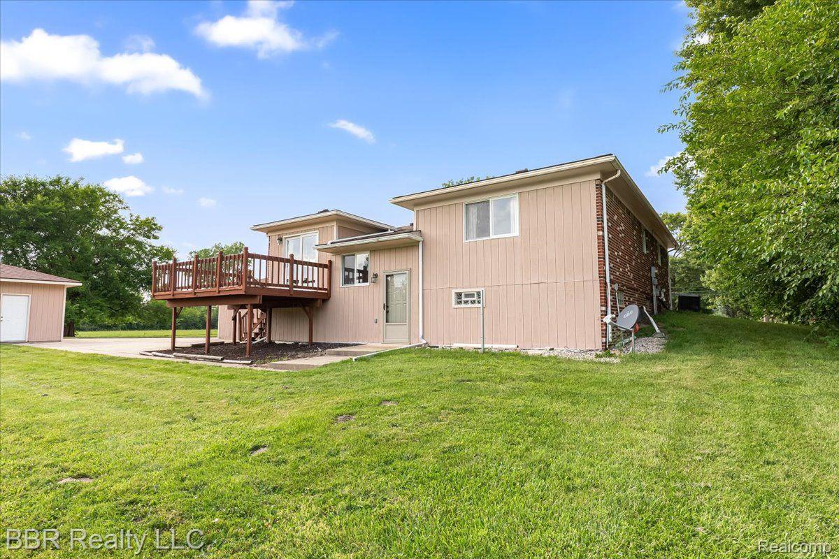 27771 West Road New Boston, MI 48164 - Photo 11 of 45 Gallery Image 11