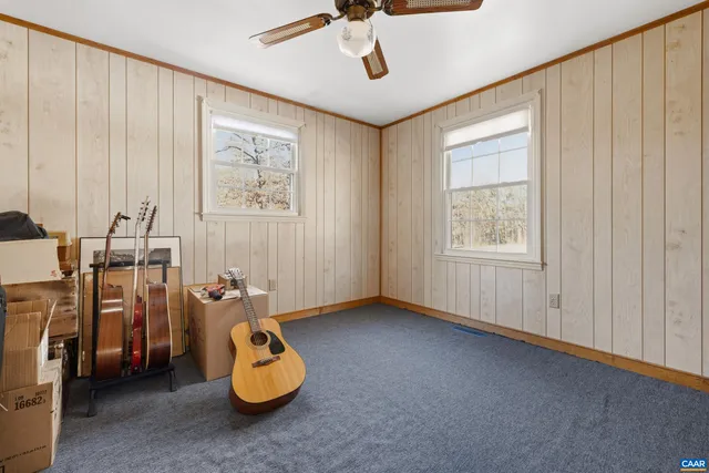 a view of a house with backyard and trees