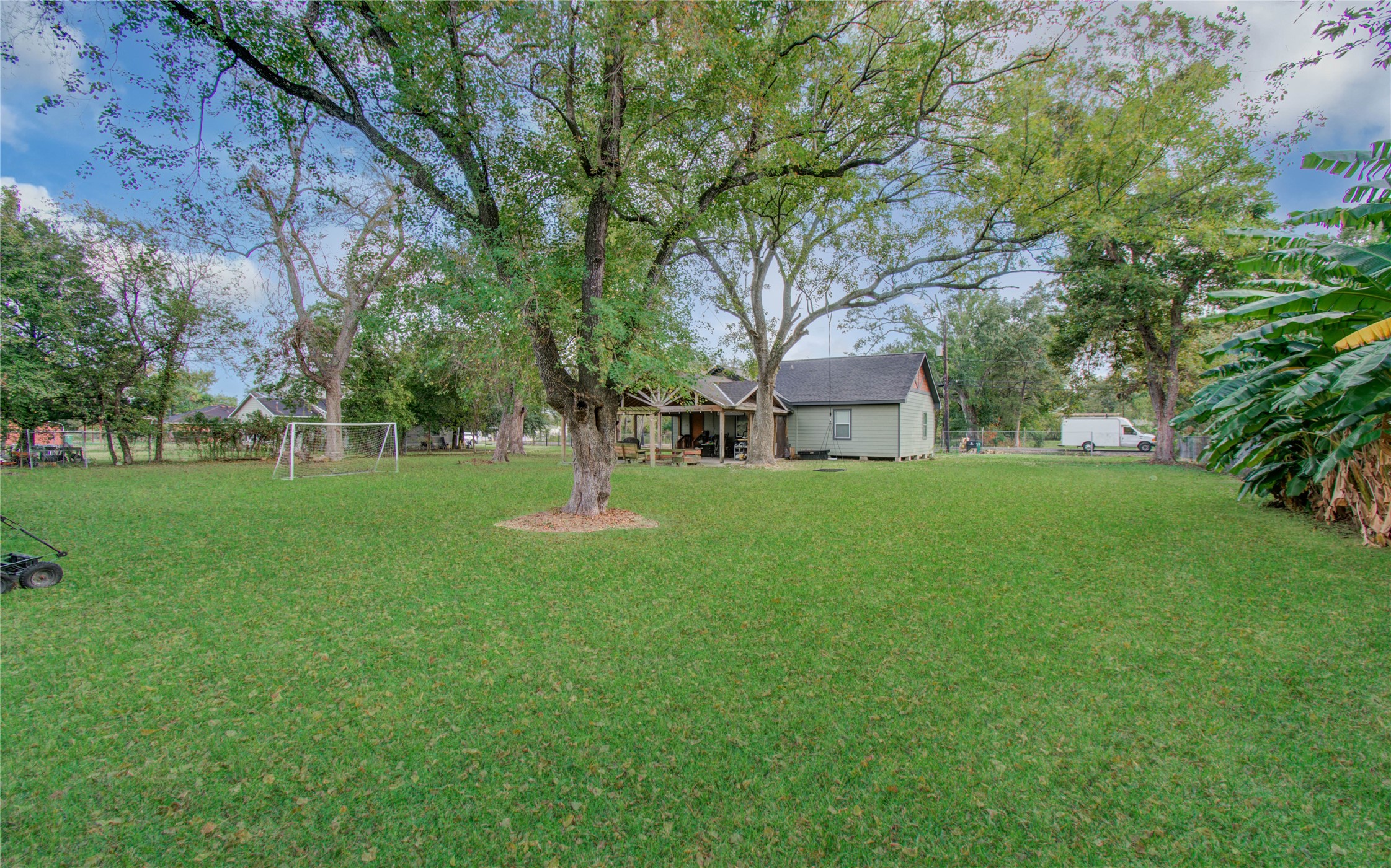 760 Homer Street Houston, TX 77091 - Photo 8 of 10 a front view of a house with garden
