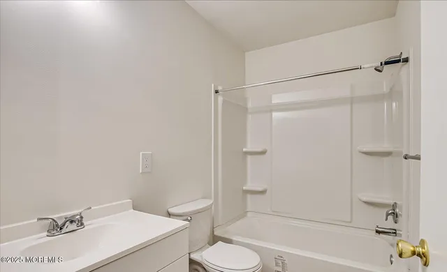 $3,100 | 2006 Bayhead Drive, Unit 2006, Sayreville, NJ 08859