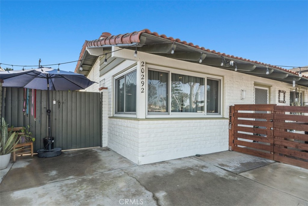 20292 Riverside Drive Newport Beach, CA 92660 - Photo 6 of 38 Client entry gate