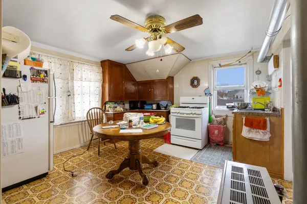 $179,900 | 1314 South 10th Street, Manitowoc, WI 54220