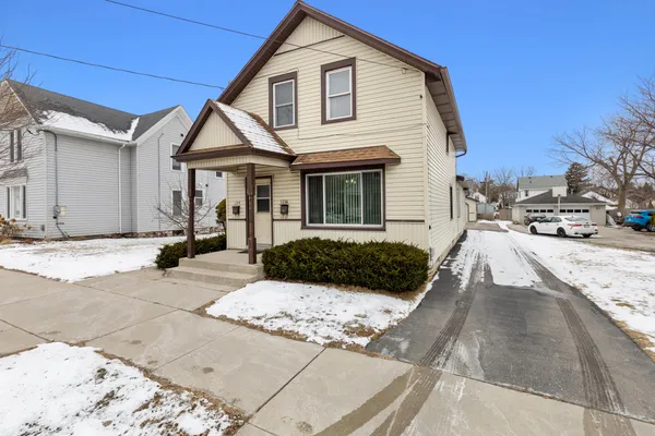 $179,900 | 1314 South 10th Street, Manitowoc, WI 54220