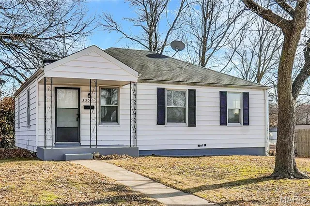 $125,000 | 3304 South Gordon Court, Breckenridge Hills, MO 63114