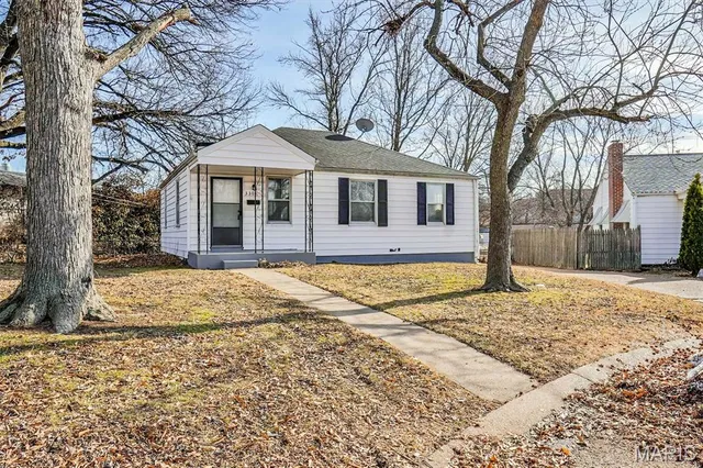 $125,000 | 3304 South Gordon Court, Breckenridge Hills, MO 63114