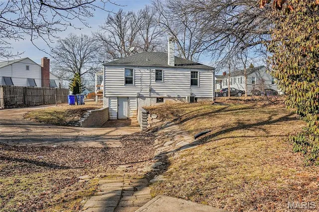 $125,000 | 3304 South Gordon Court, Breckenridge Hills, MO 63114