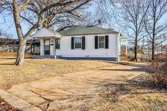 $125,000 | 3304 South Gordon Court, Breckenridge Hills, MO 63114