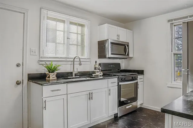 $125,000 | 3304 South Gordon Court, Breckenridge Hills, MO 63114