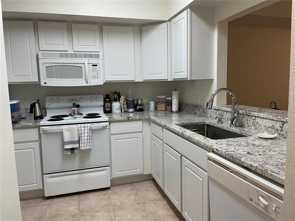 9172 Southwest 52nd Road, Unit F202 Gainesville, FL 32608 - Photo 3 of 20