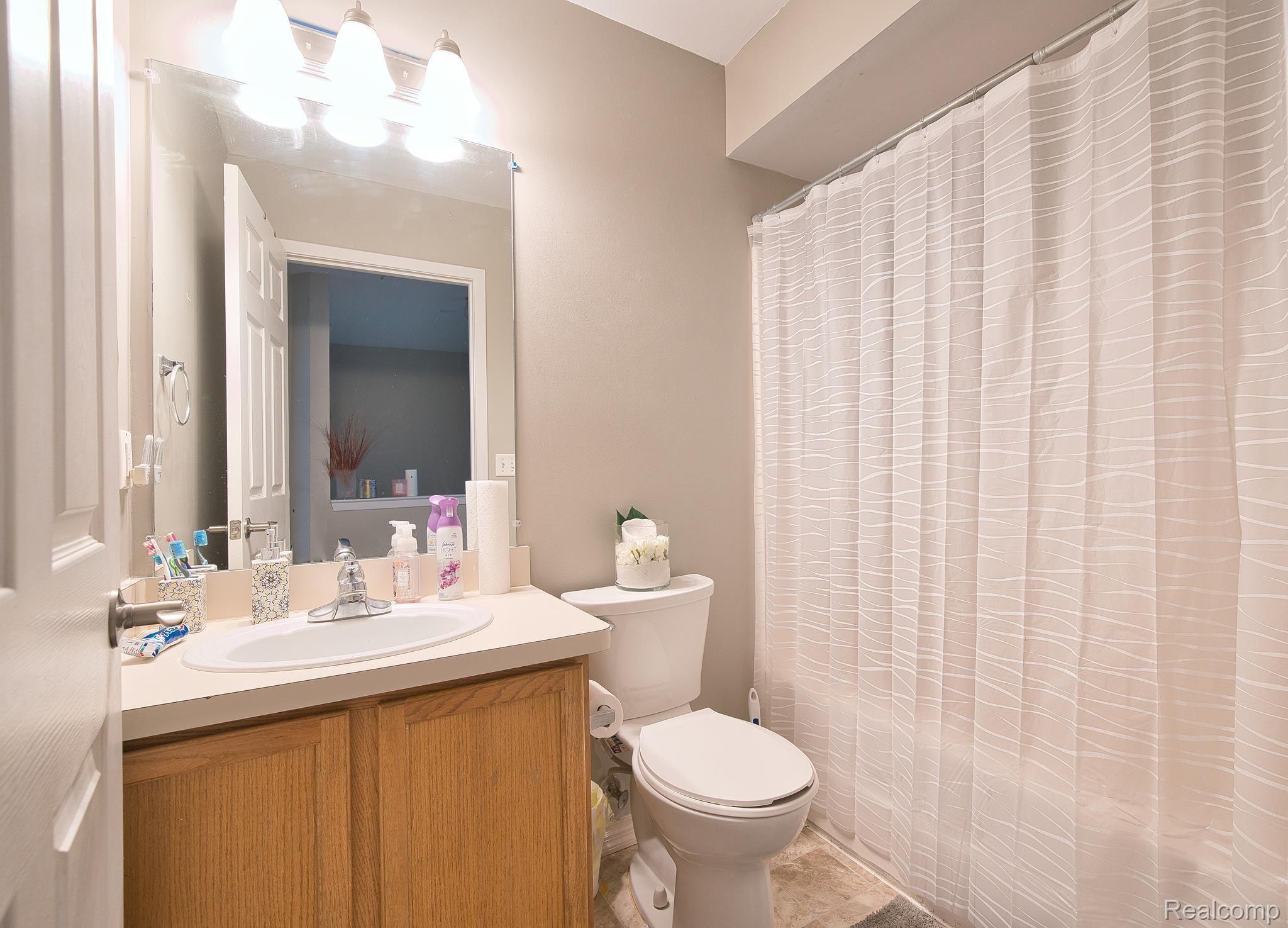 309 Oak Ridge Drive Pontiac, MI 48341 - Photo 19 of 29 DSC00275 (1).jpg